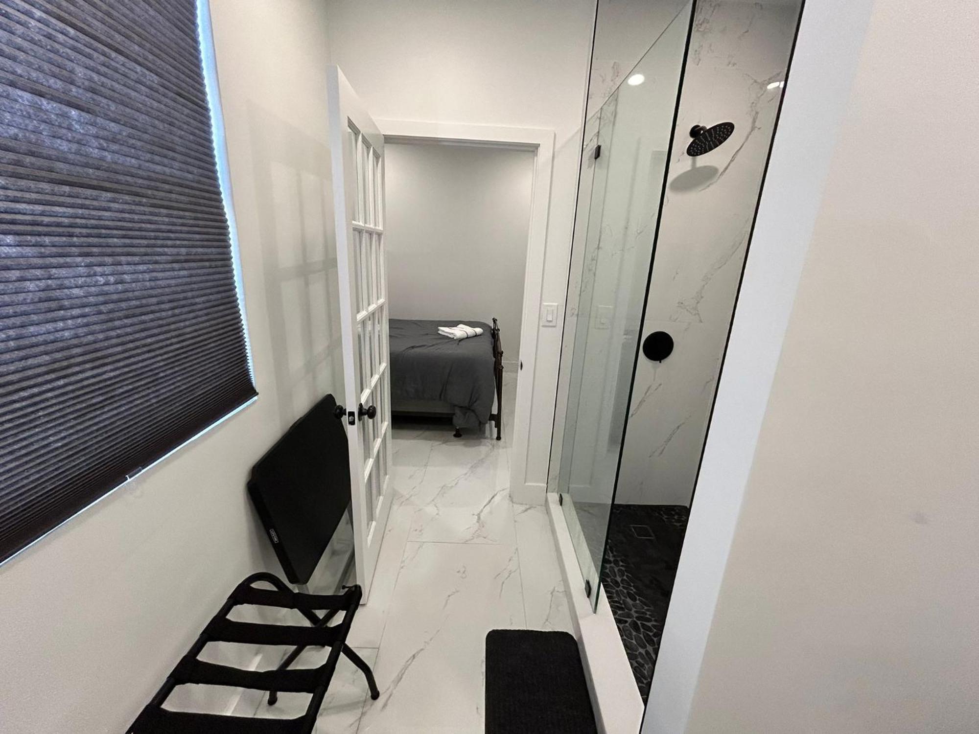Homestay Private Close To Airport - Free Parking - 01 *