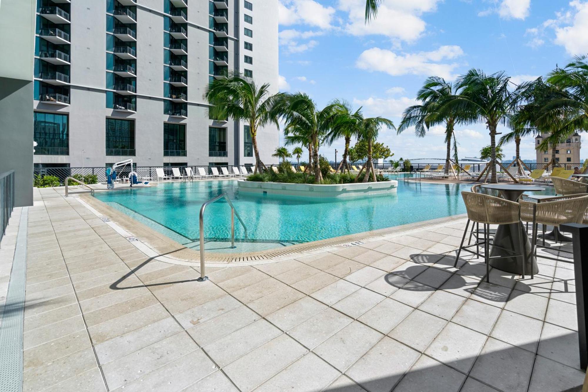 Apartment New 26th Floor Amazing View 2br-2ba *