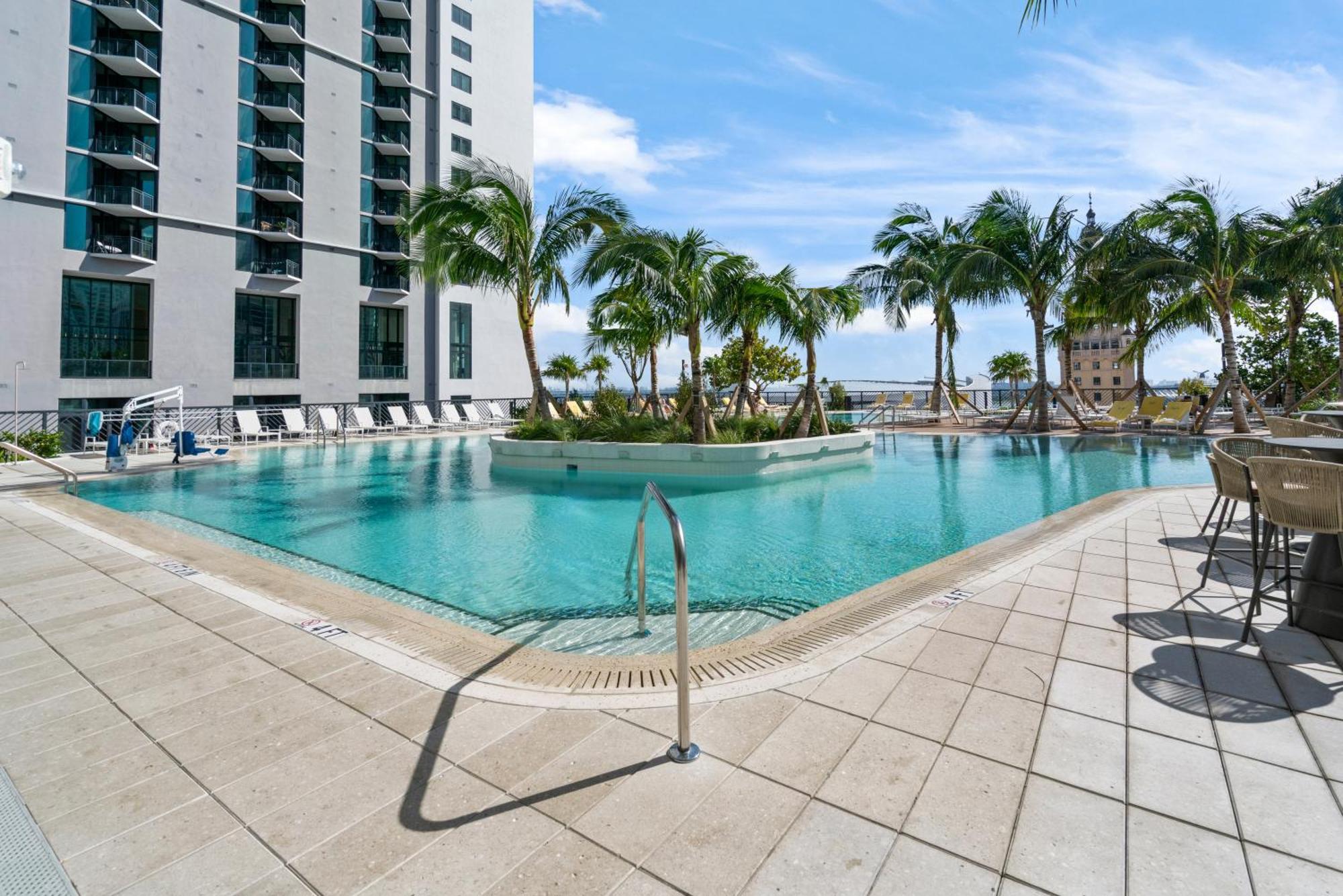 New 26th Floor Amazing View 2br-2ba