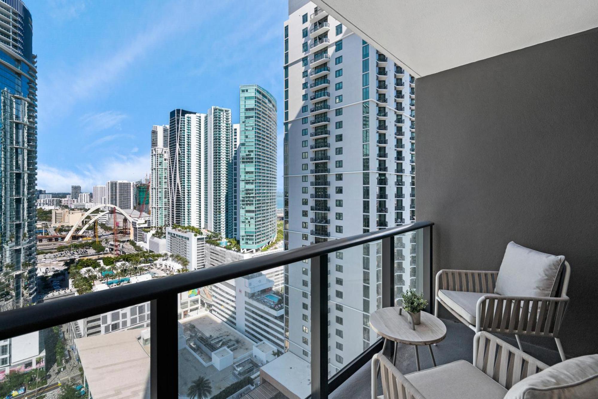 Apartment New 26th Floor Amazing View 2br-2ba *