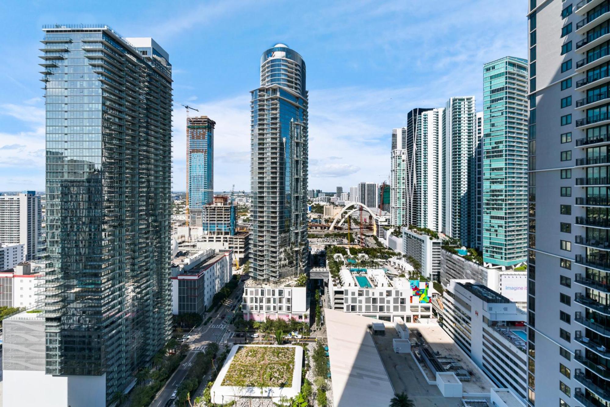 New 26th Floor Amazing View 2br-2ba *