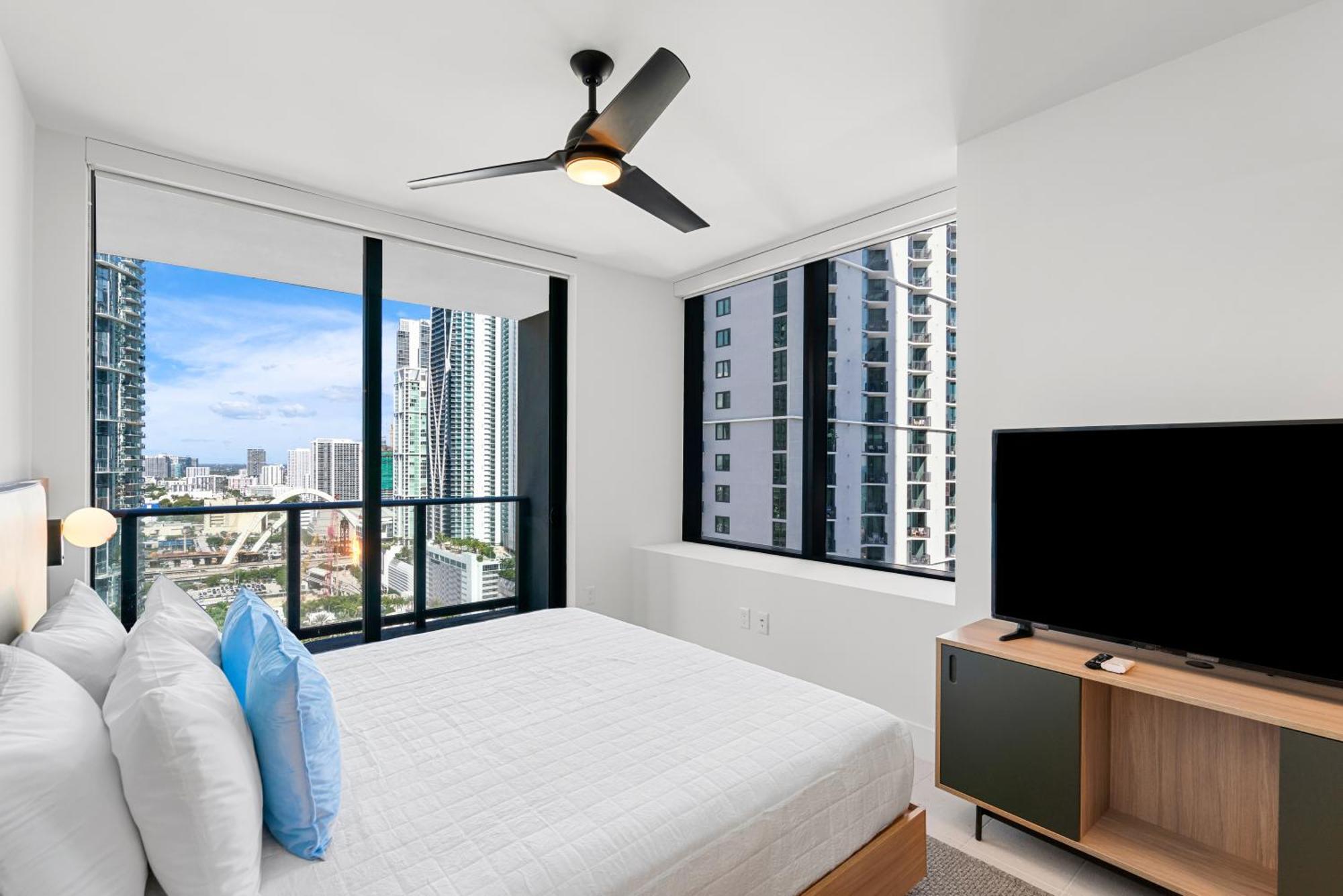 New 26th Floor Amazing View 2br-2ba * Miami