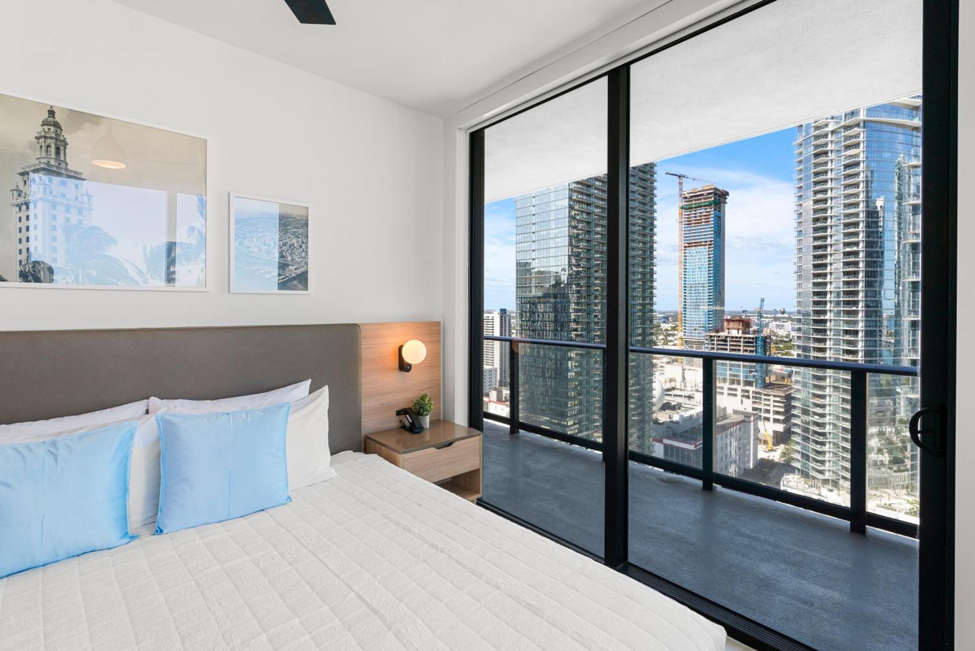 Apartment New 26th Floor Amazing View 2br-2ba *