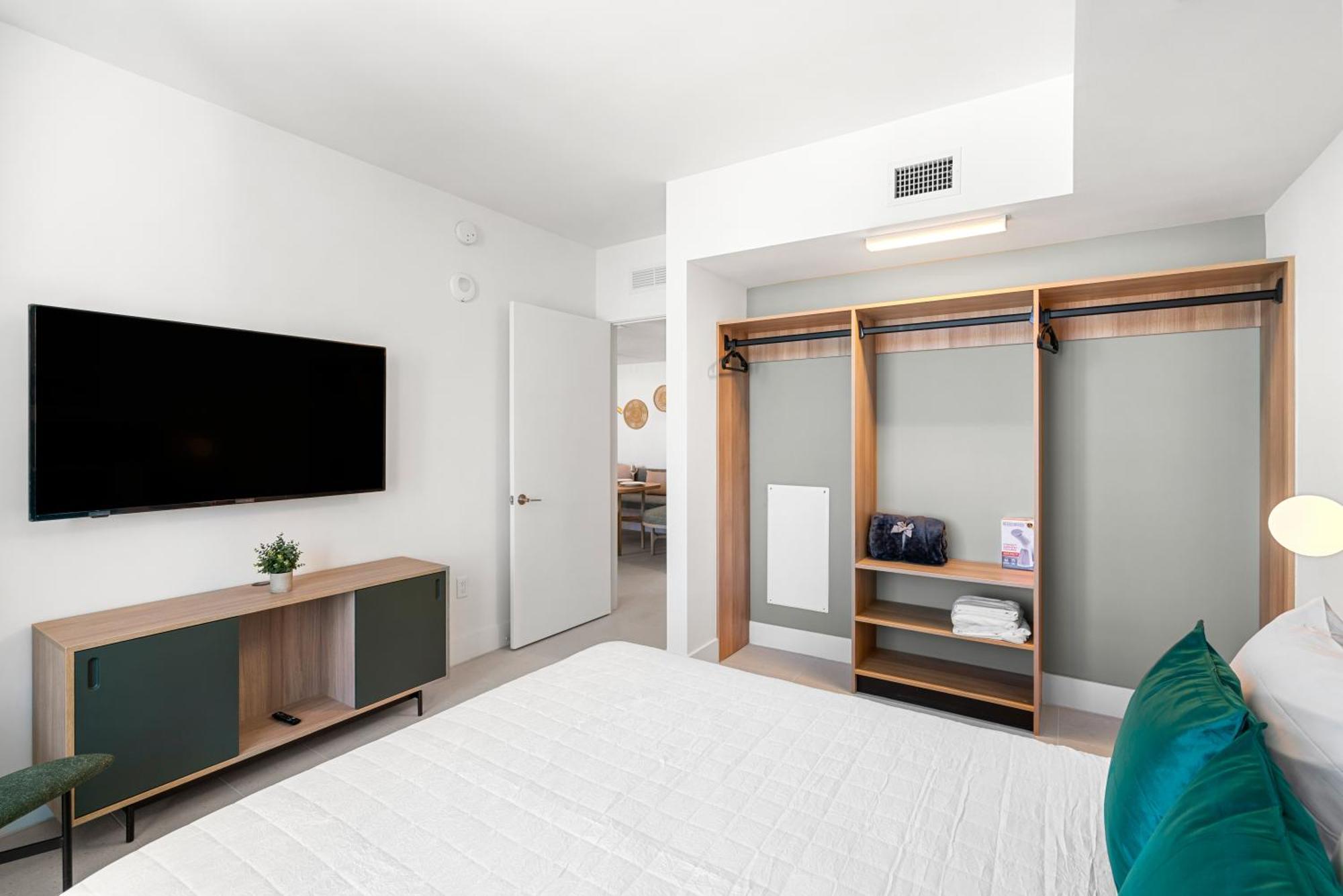New 26th Floor Amazing View 2br-2ba * Miami