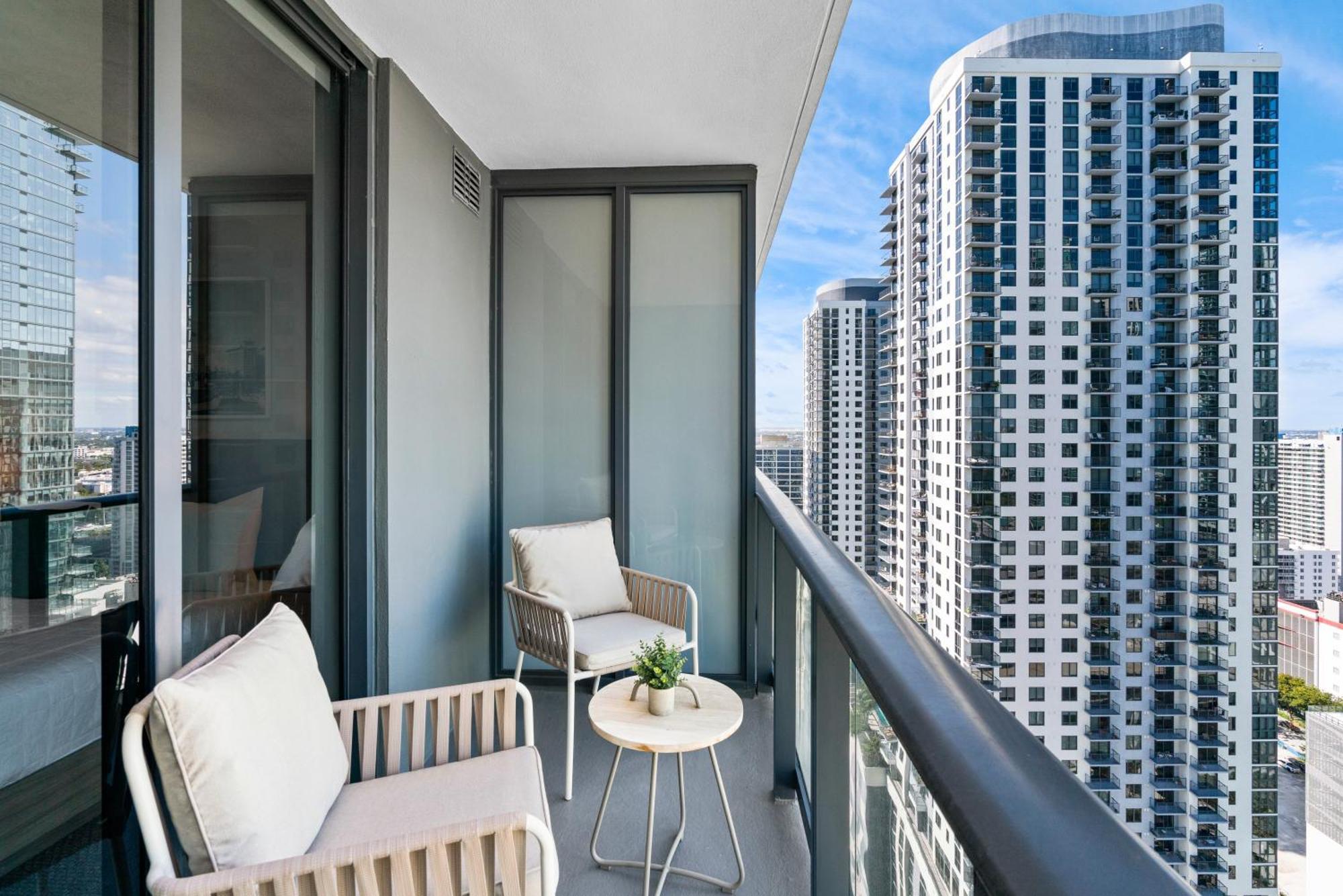 New 26th Floor Amazing View 2br-2ba Miami