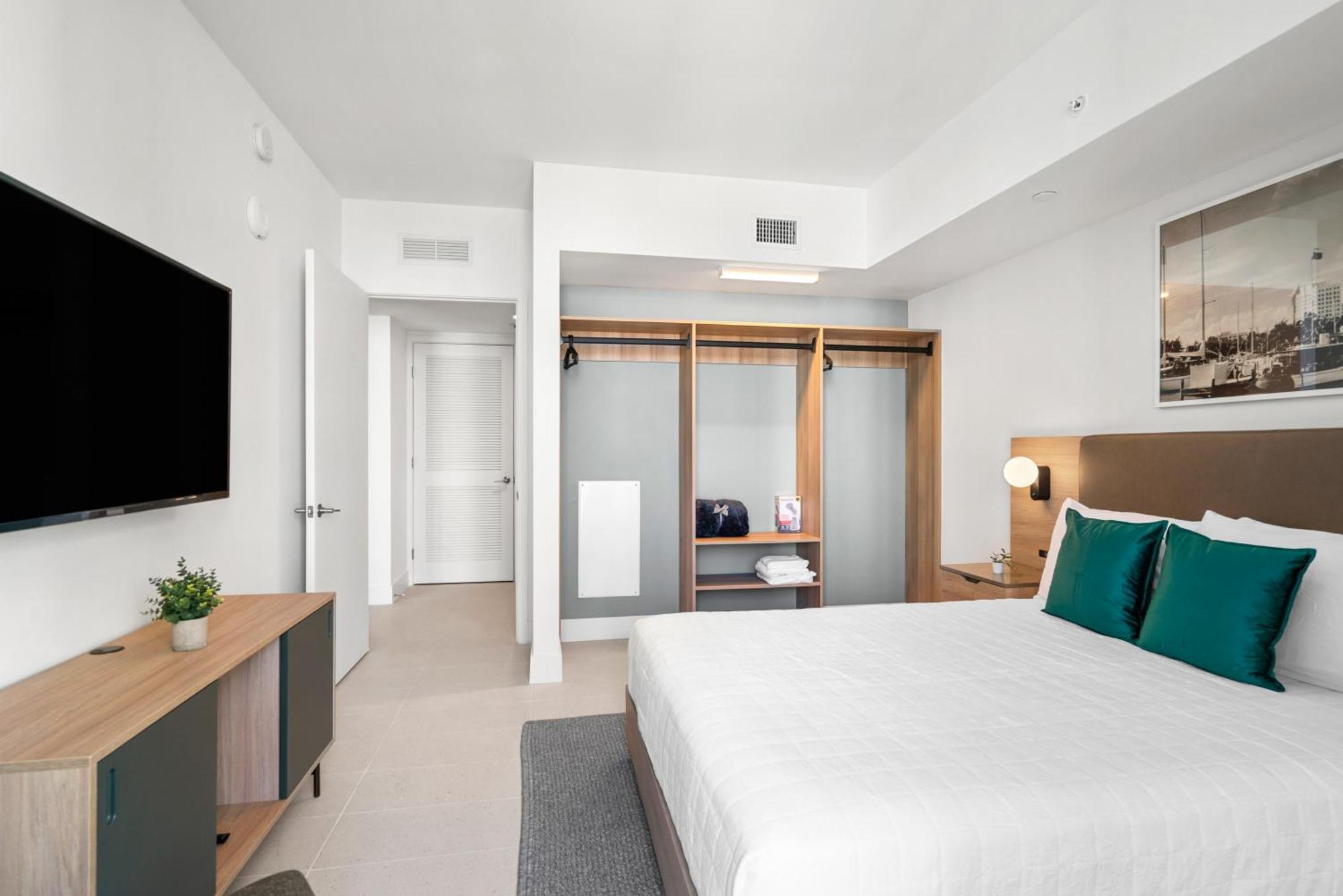 New 26th Floor Amazing View 2br-2ba Apartment Miami
