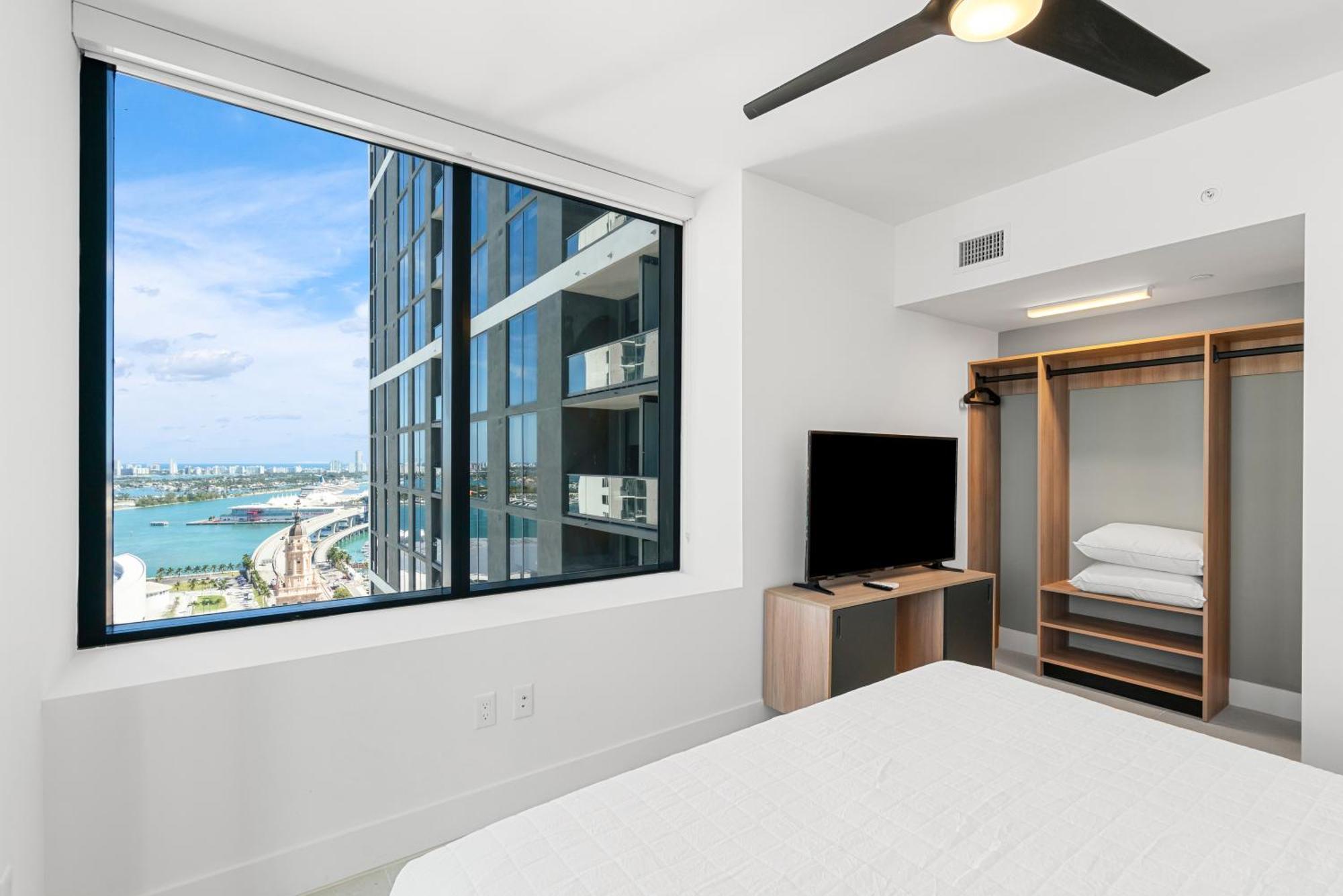 New 26th Floor Amazing View 2br-2ba Miami