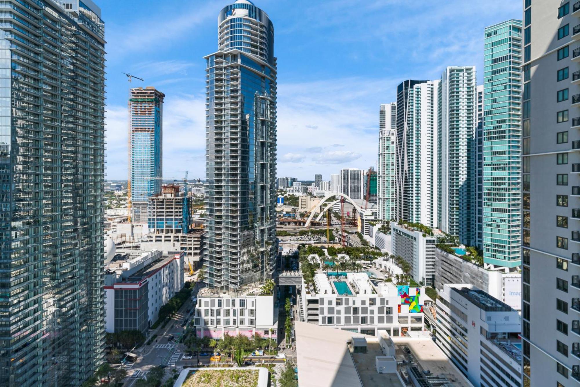 New 26th Floor Amazing View 2br-2ba Miami