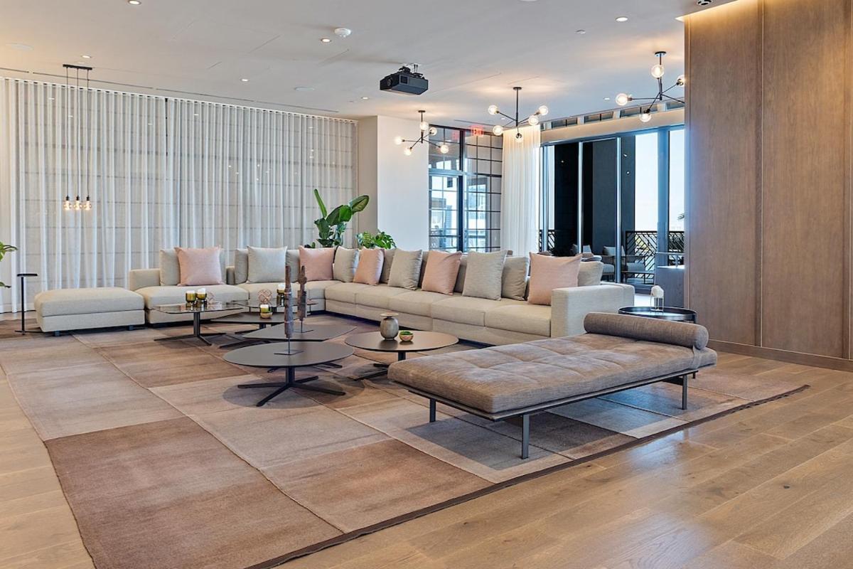 Stylish 1bd Penthouse - Bay View Apartment *