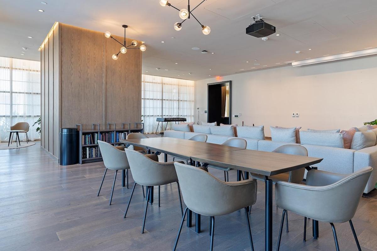 Stylish 1bd Penthouse - Bay View