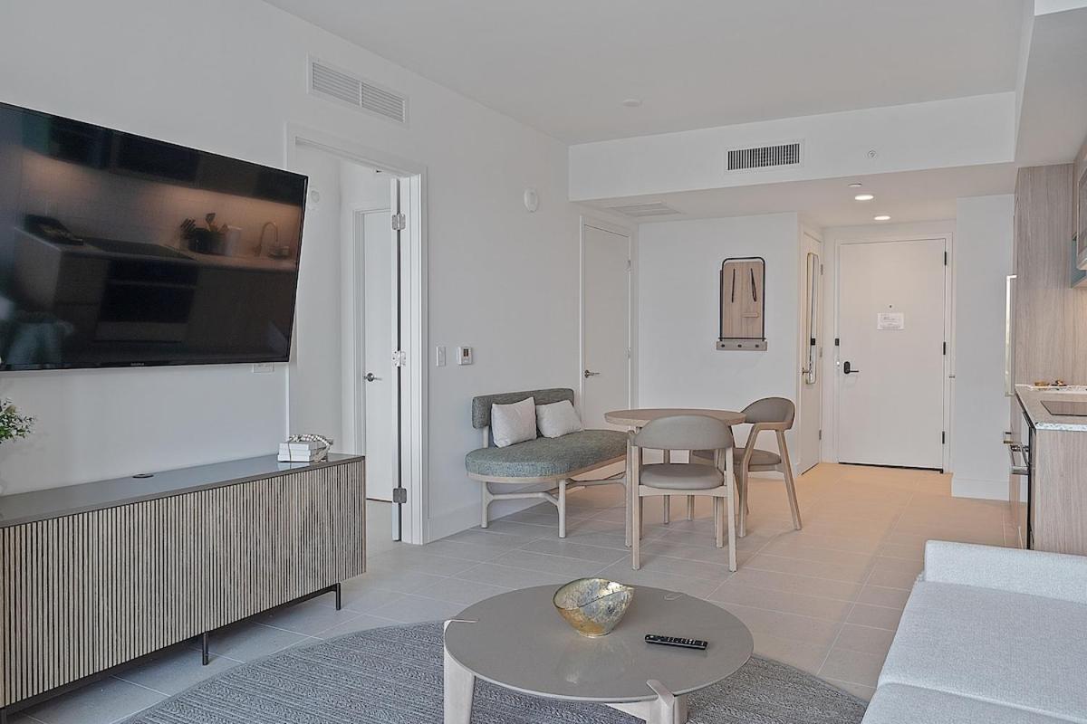 Stylish 1bd On 46th Floor Apartment *