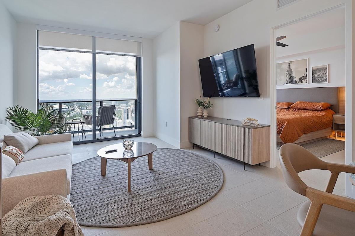 Stylish 1bd On 46th Floor *