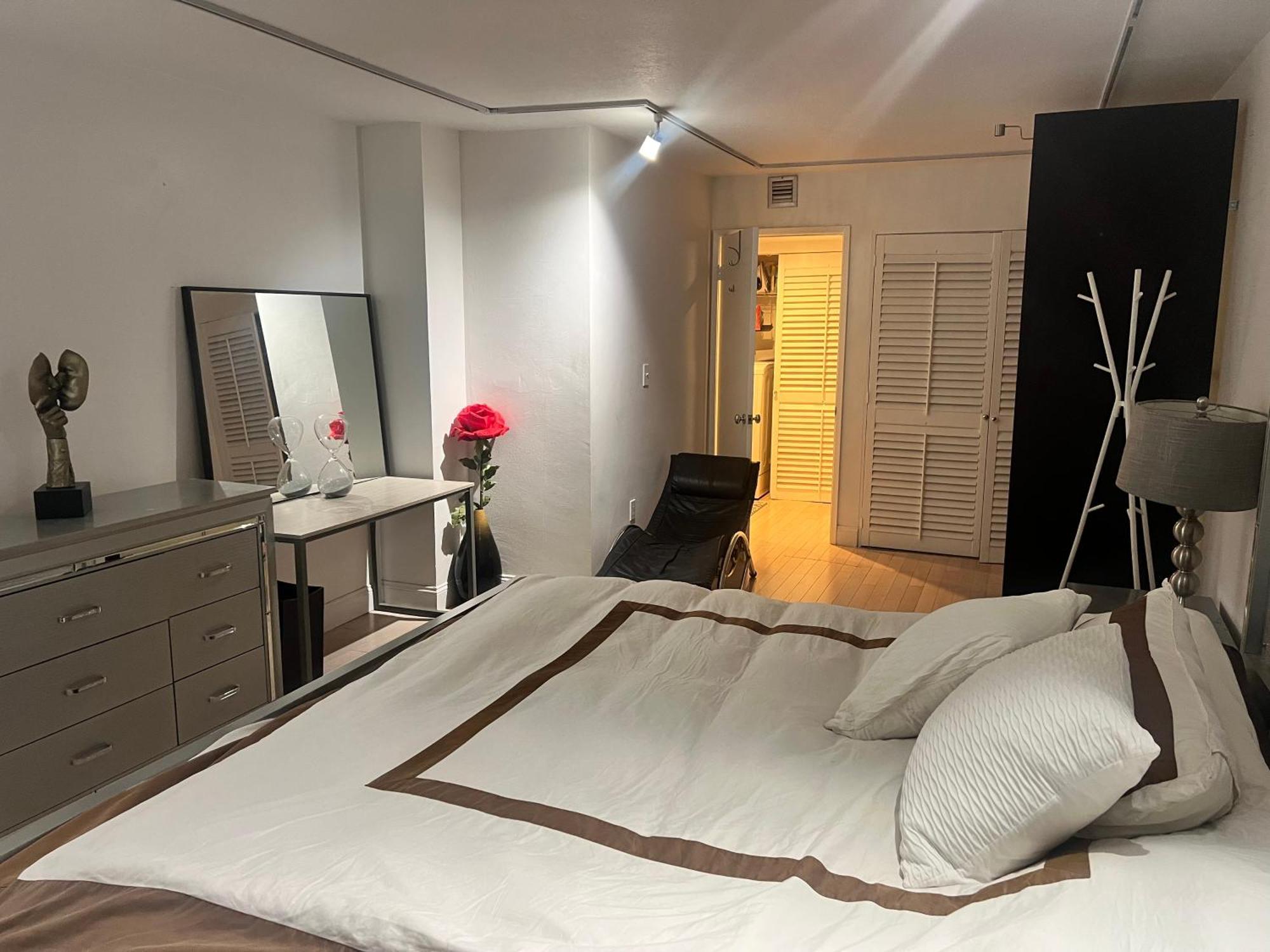 Edgewater Homestay *