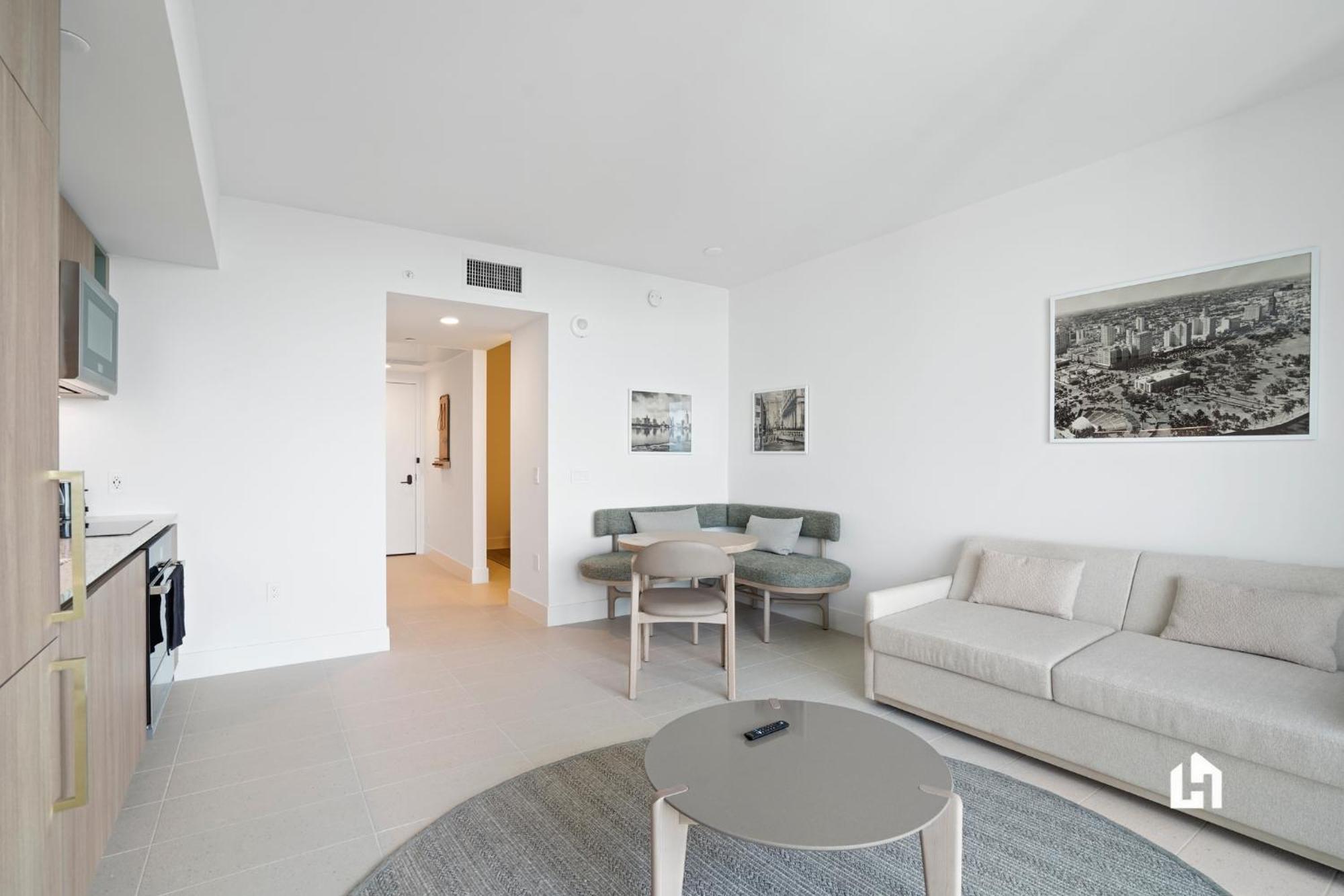 Stylish With Partial Ocean Views In Downtown! * Miami