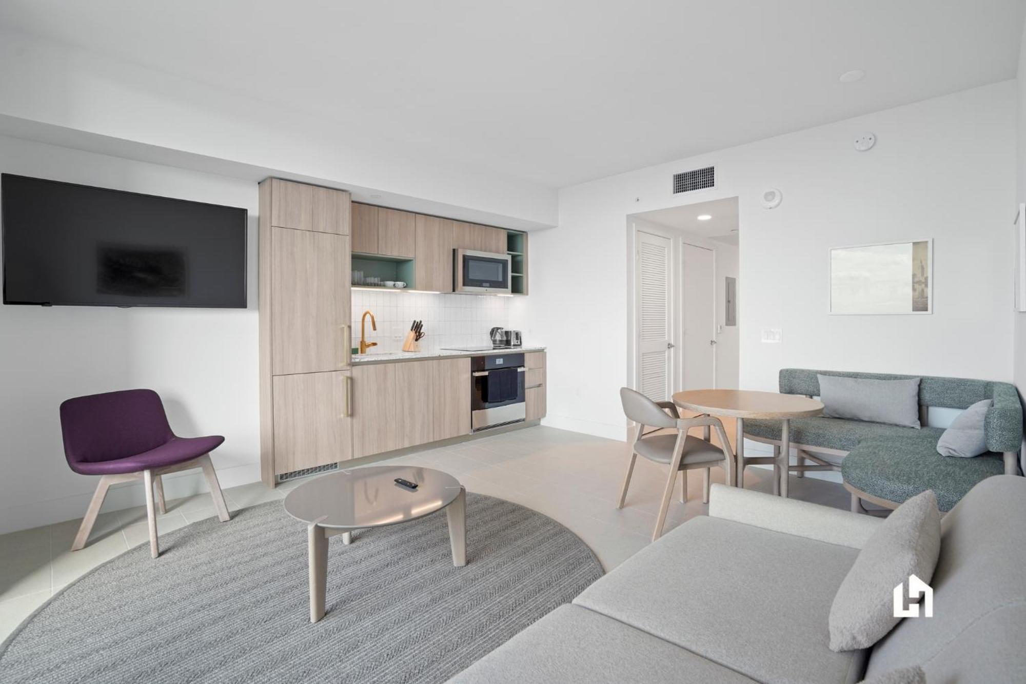 Stylish With Partial Ocean Views In Downtown! * Miami