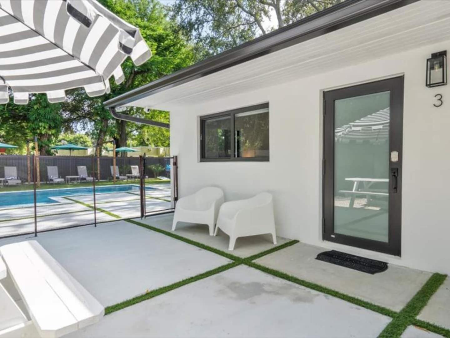 Apartment Cozy Getaway Heated Pool & Sun Loungers