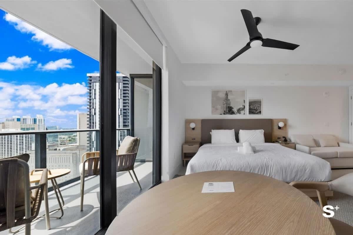 Modern In Downtown With Stunning Views