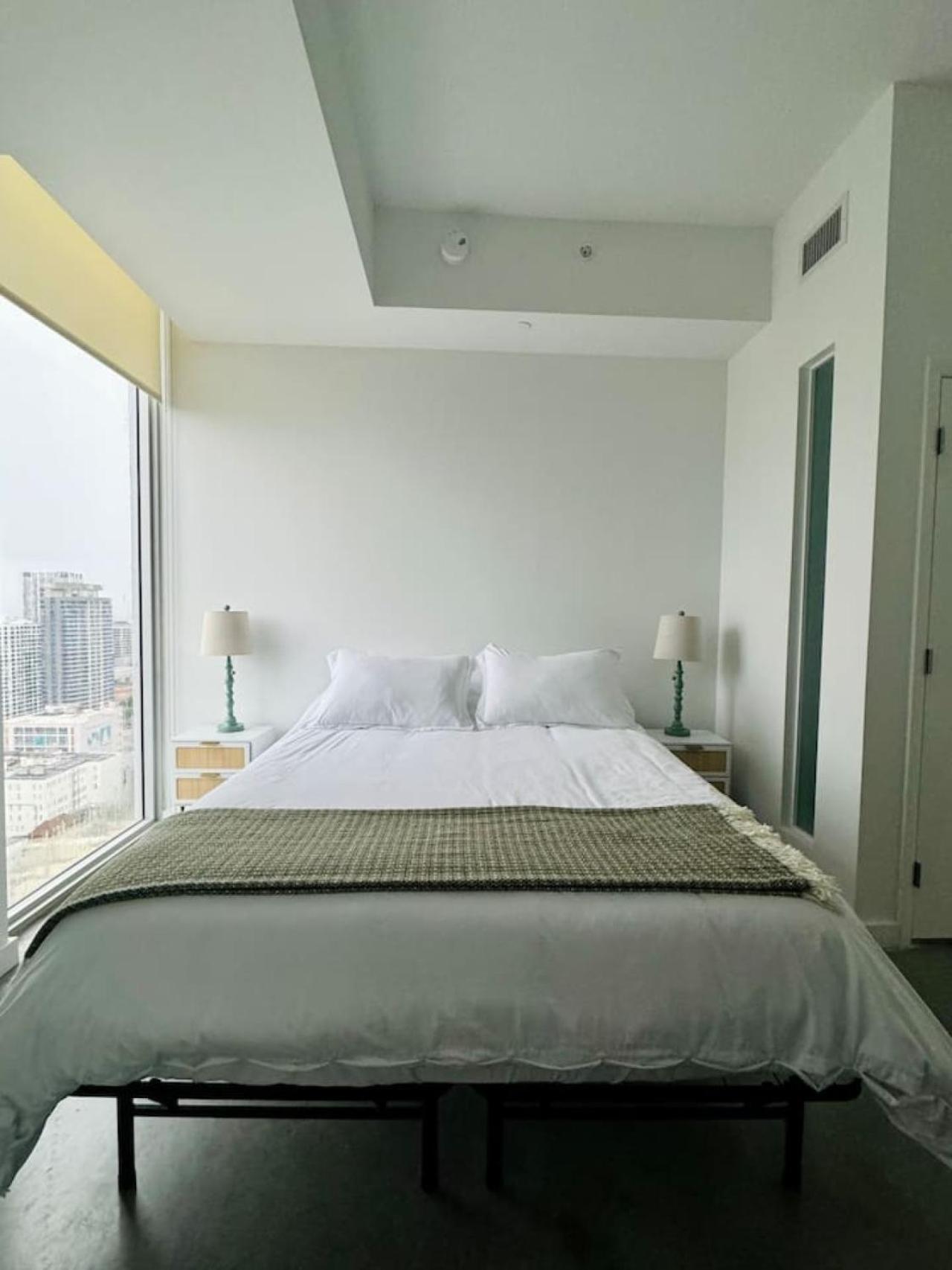 Apartment Elevated Elegance Luxe View Pool Free Parking