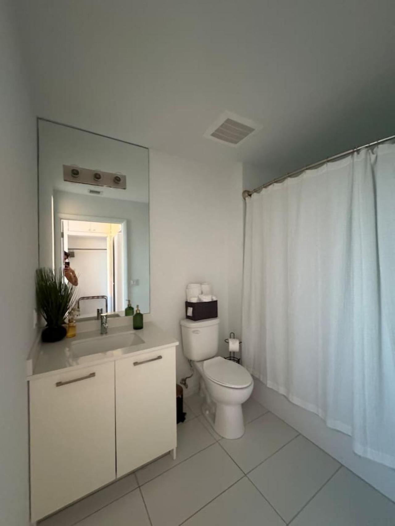 Elevated Elegance Luxe View Pool Free Parking