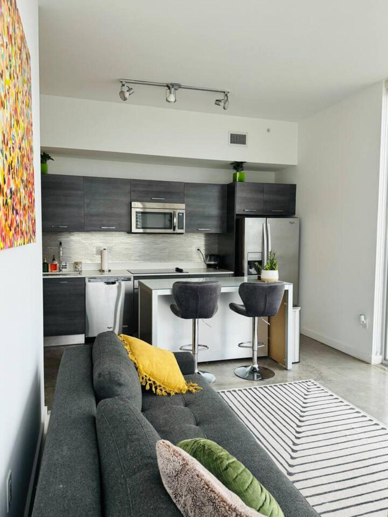 Elevated Elegance Luxe View Pool Free Parking * Miami