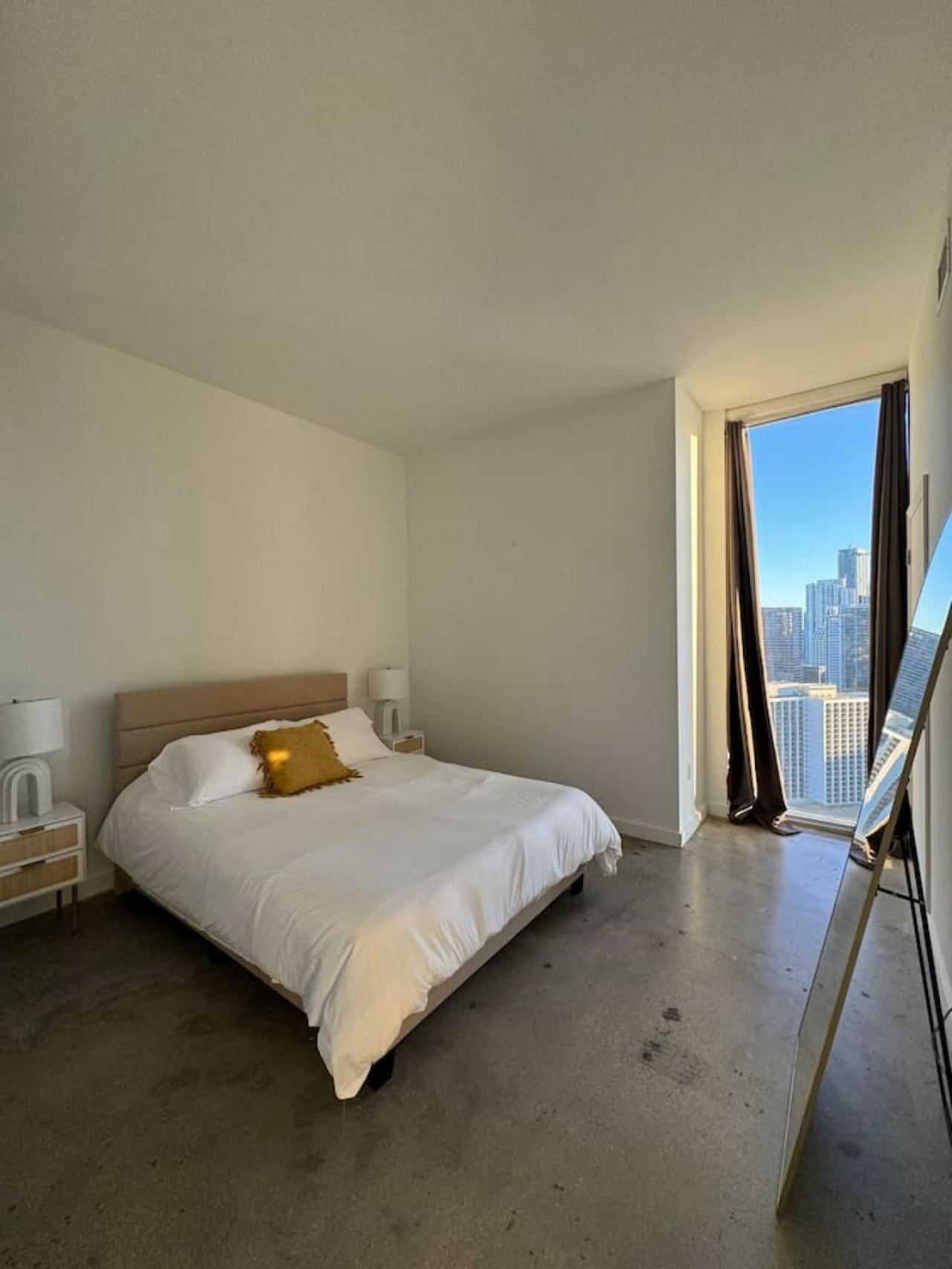 Elevated Elegance Luxe View Pool Free Parking Apartment Miami