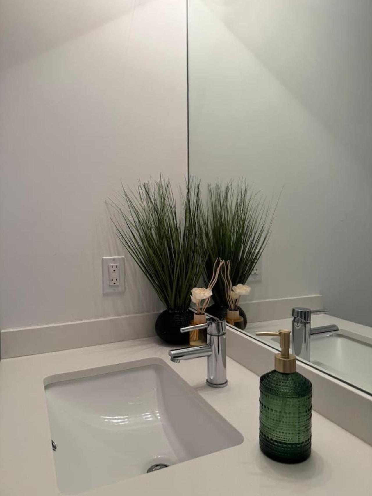 Apartment Elevated Elegance Luxe View Pool Free Parking Miami