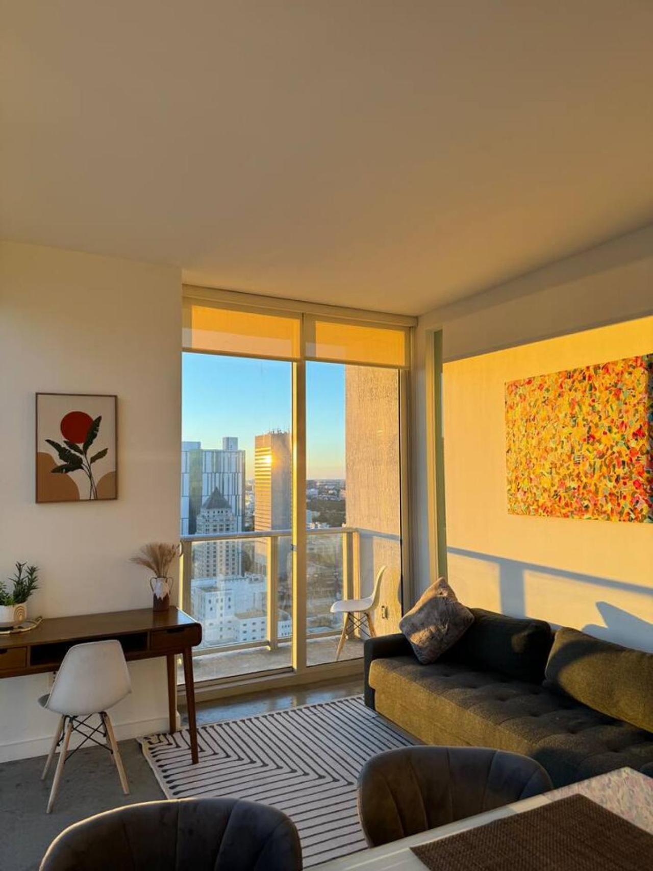 Elevated Elegance Luxe View Pool Free Parking * Miami