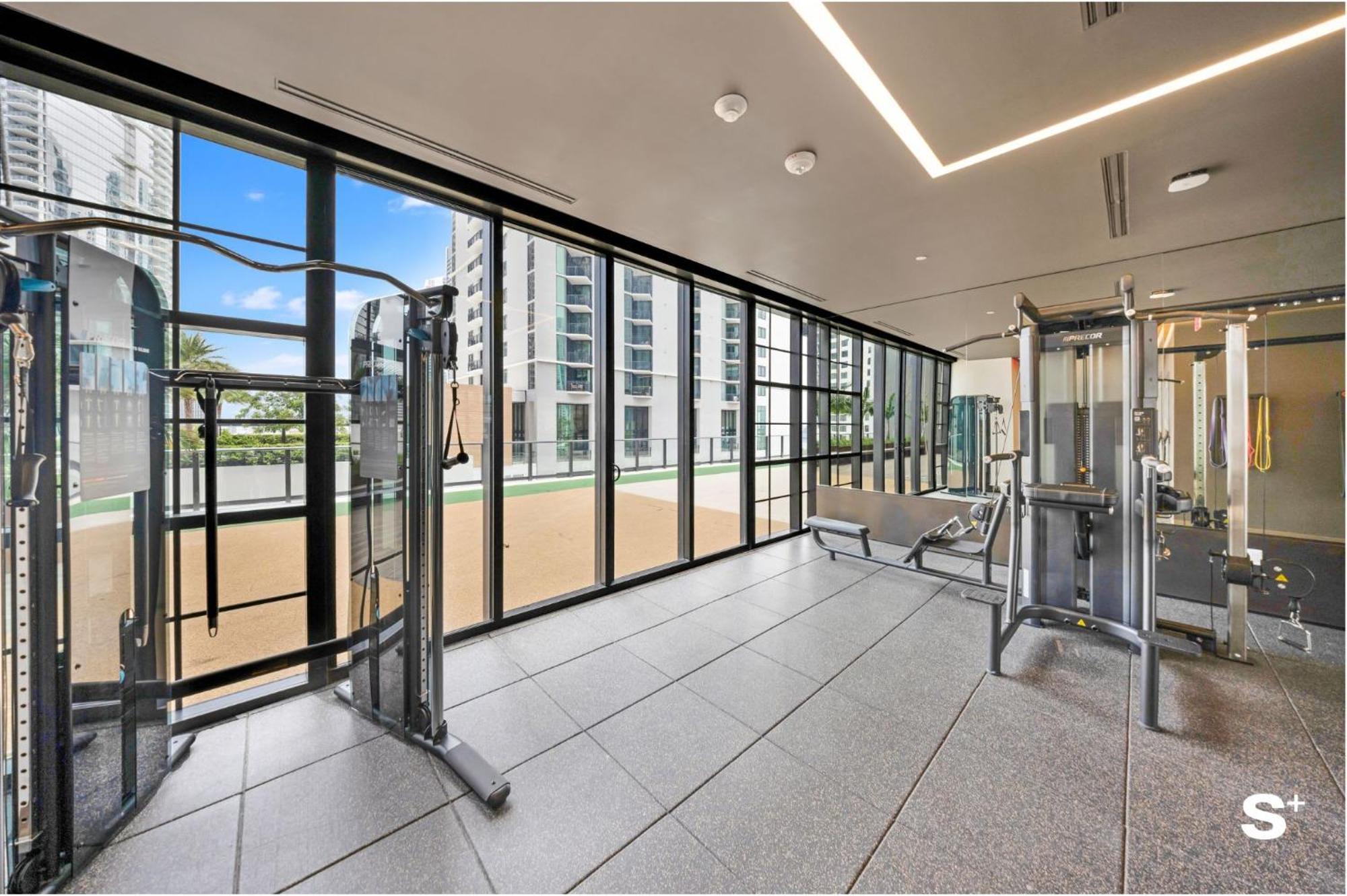 Upscale 1br In Dtw With Views Apartment