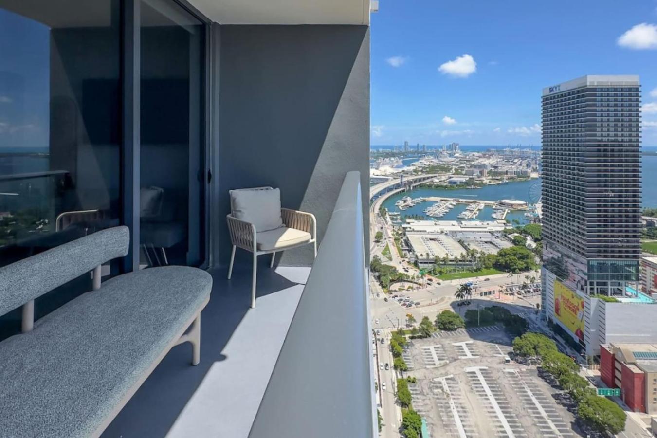 3906 Pool Gym Working Heart Miami