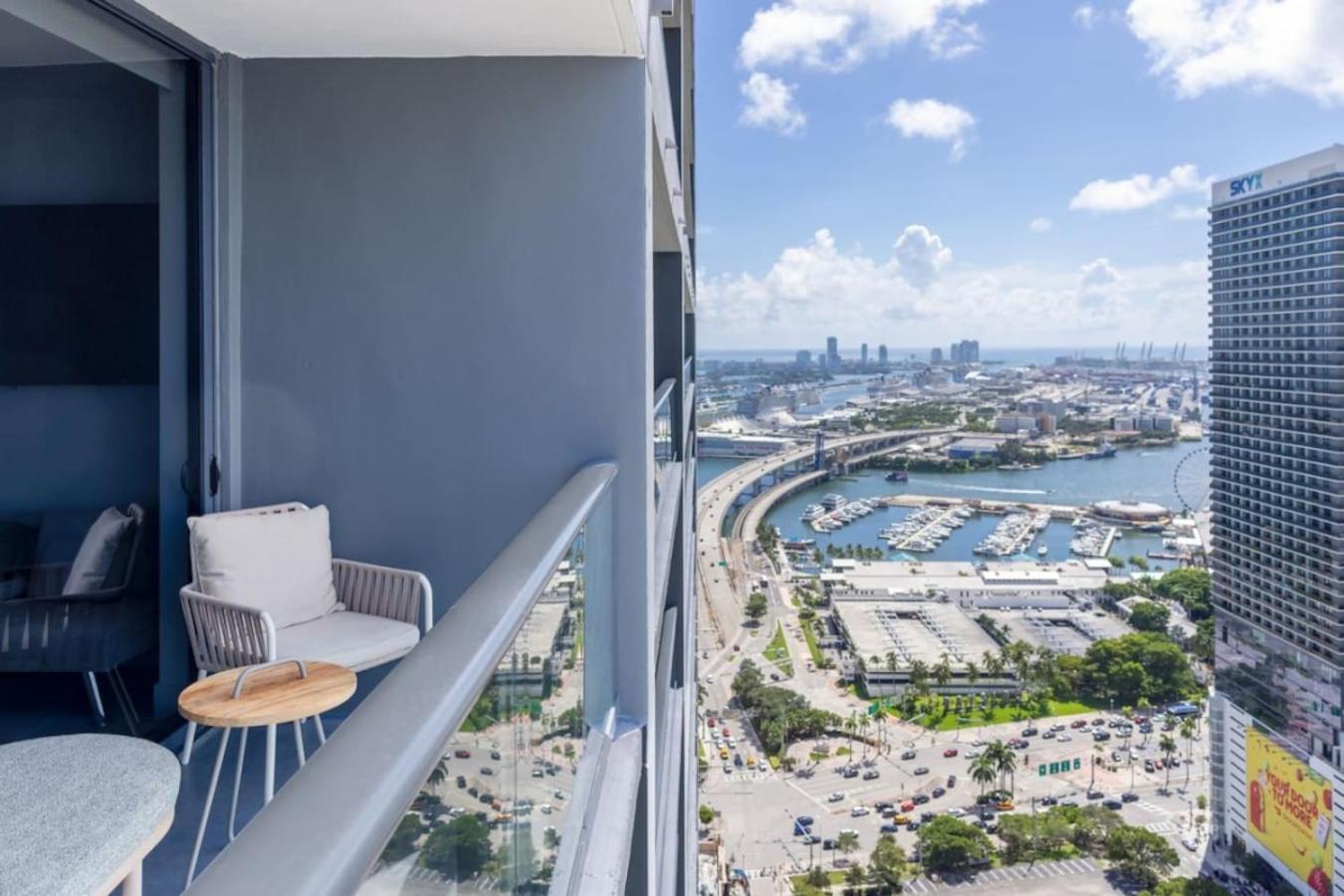 3906 Pool Gym Working Heart Miami