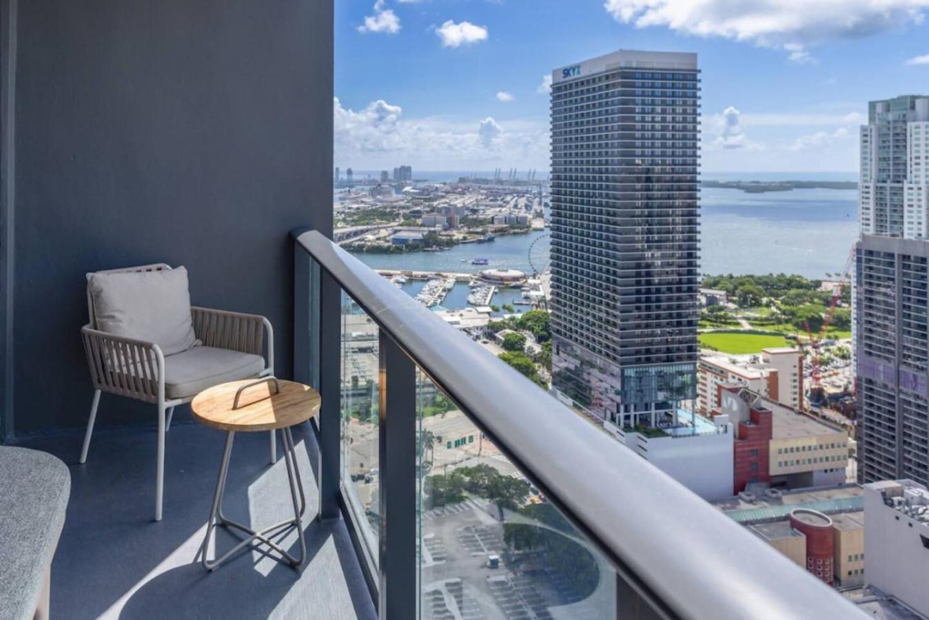 3906 Pool Gym Working Heart Miami