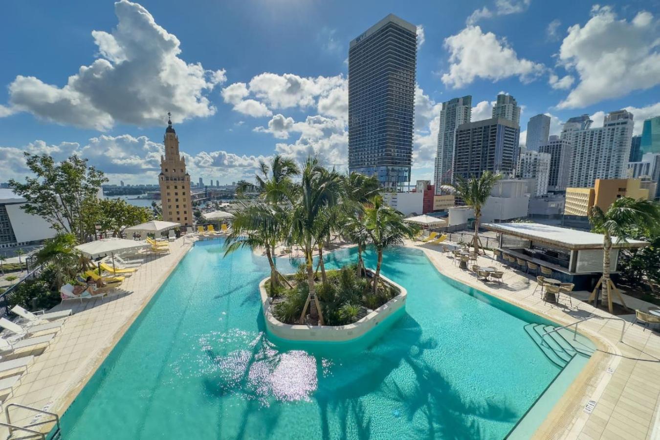 W Gym, Pool And Sauna Next To Kaseya Center Miami