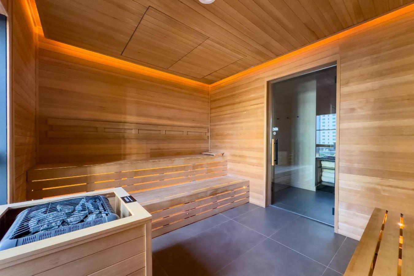3002 Front Of Kaseya Center , Gym ,pool ,balcony Apartment