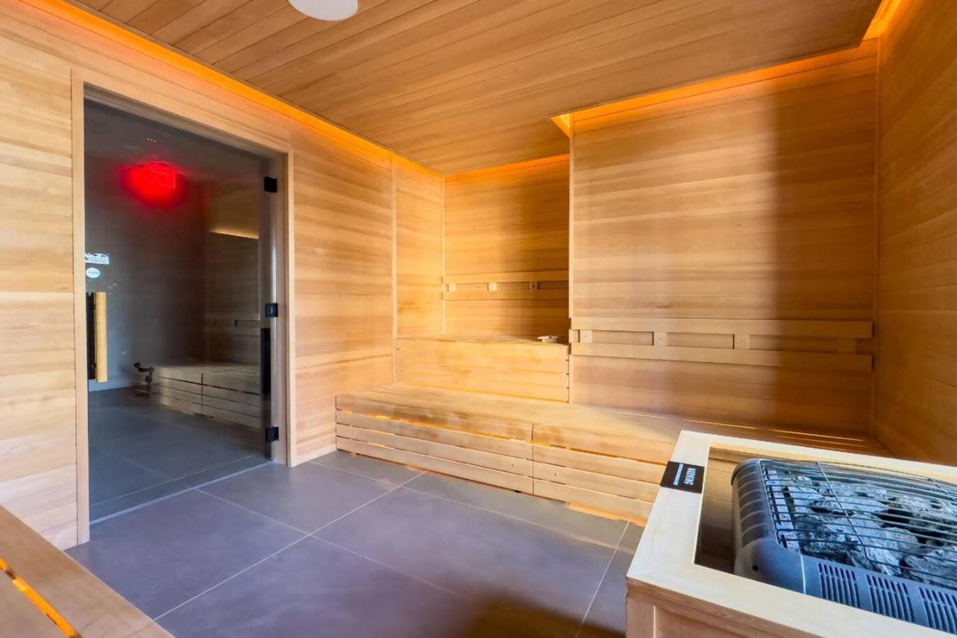 3002 Front Of Kaseya Center , Gym ,pool ,balcony *