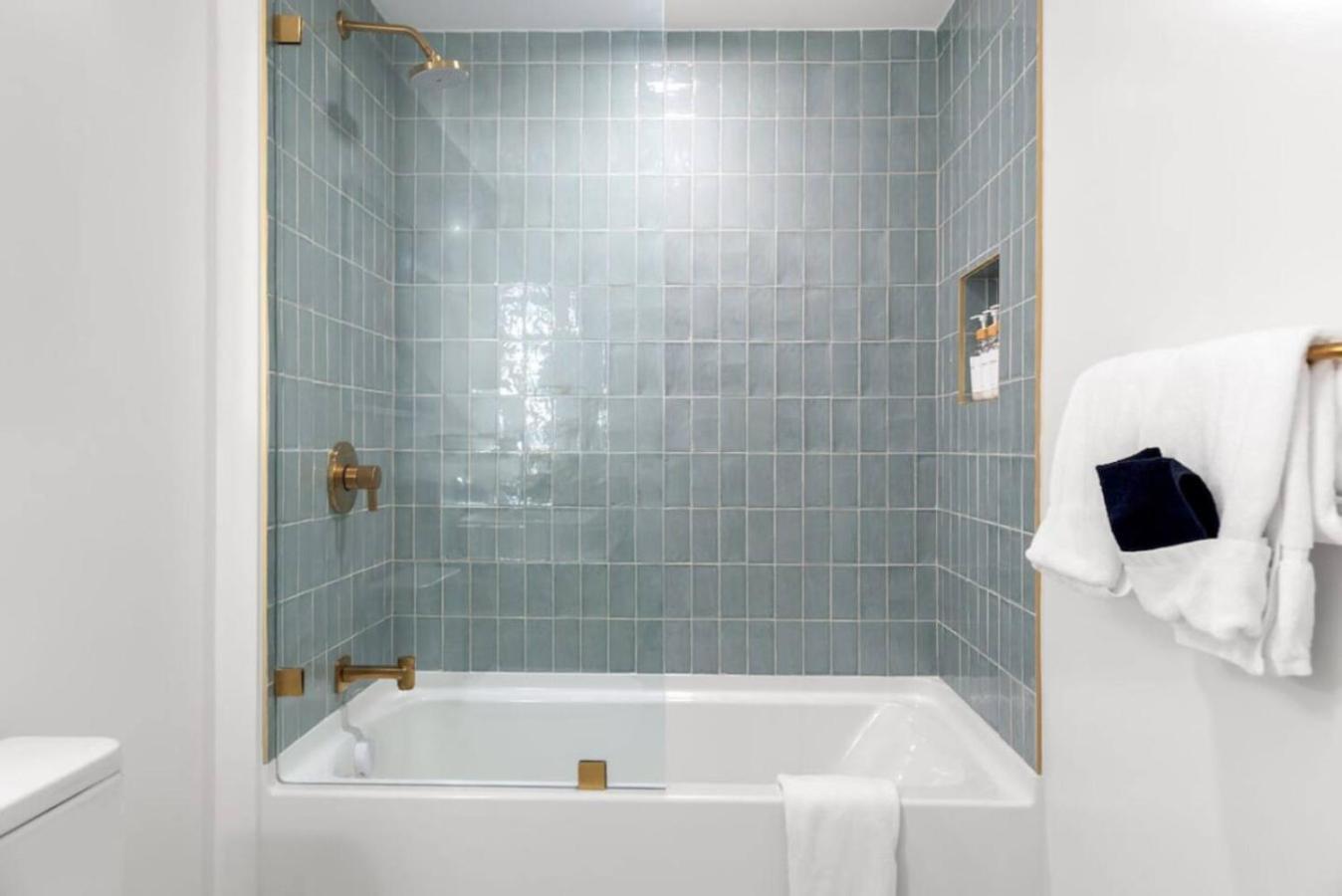 3002 Front Of Kaseya Center , Gym ,pool ,balcony * Miami