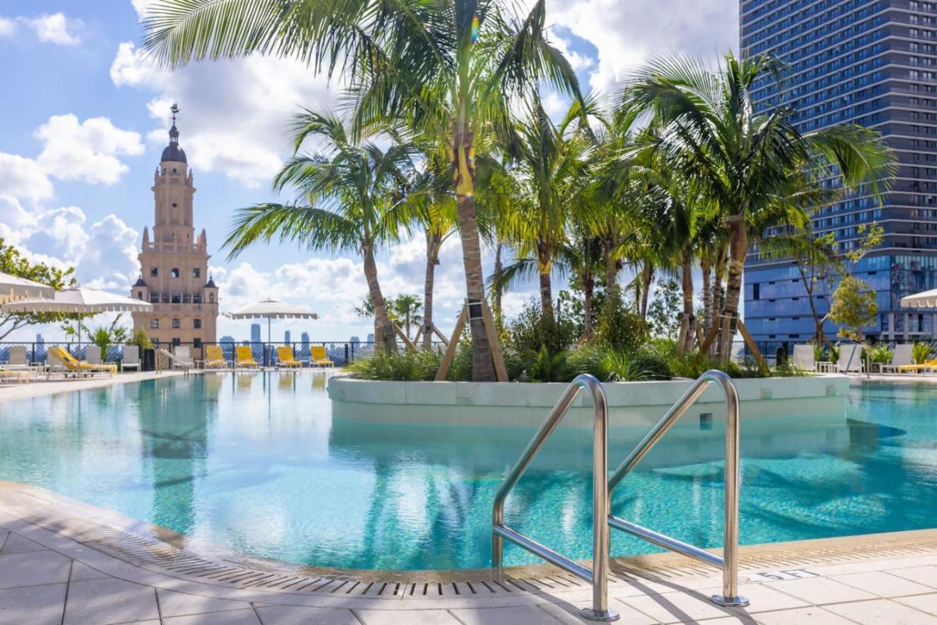 Apartment 3002 Front Of Kaseya Center , Gym ,pool ,balcony Miami
