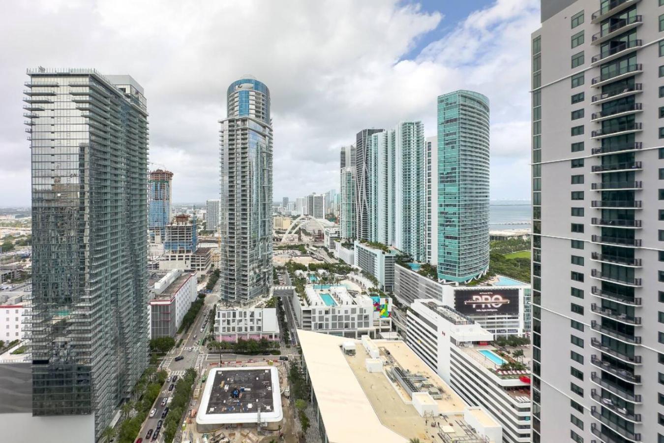 3002 Front Of Kaseya Center , Gym ,pool ,balcony Miami