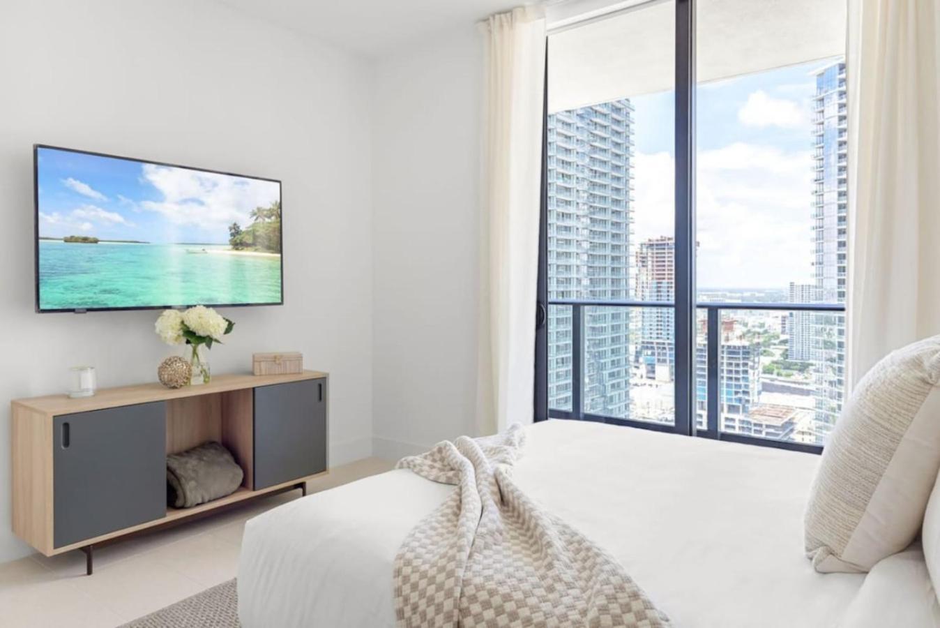 3002 Front Of Kaseya Center , Gym ,pool ,balcony * Miami