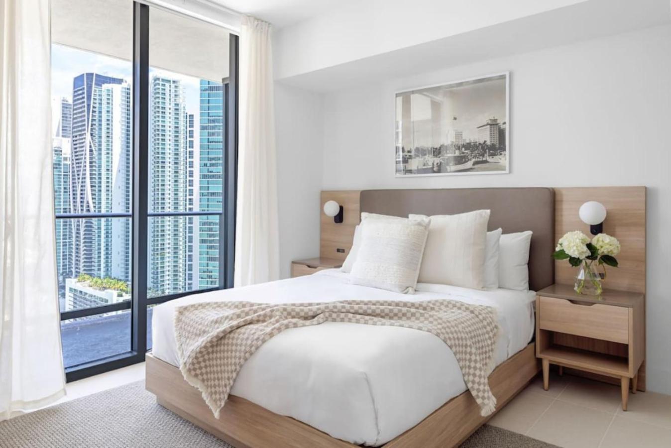 3002 Front Of Kaseya Center , Gym ,pool ,balcony Apartment *