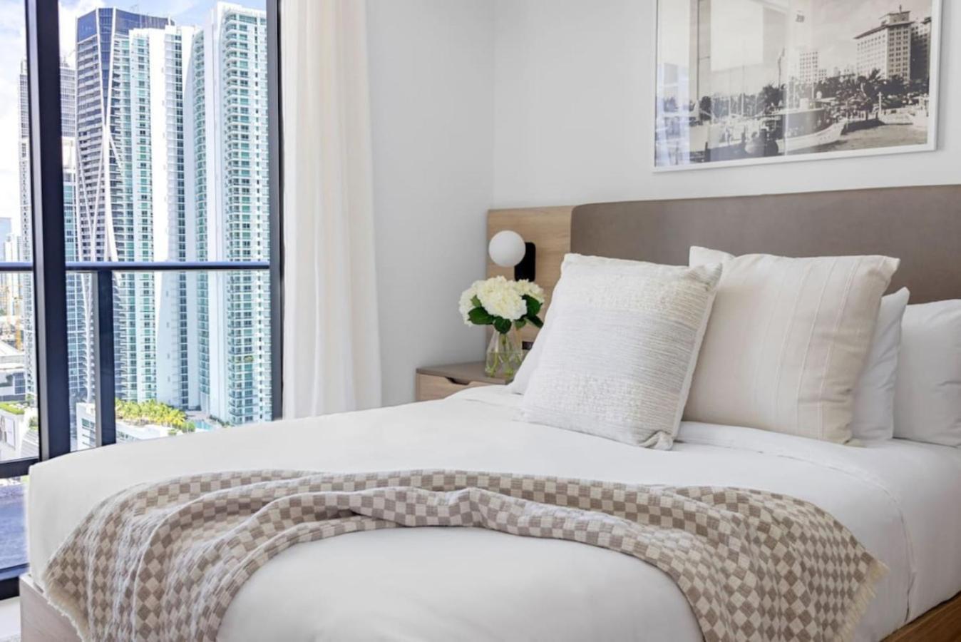 3002 Front Of Kaseya Center , Gym ,pool ,balcony Apartment Miami