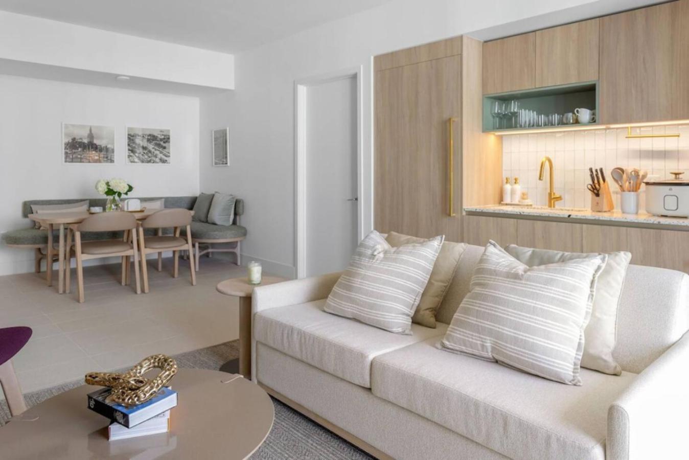 3002 Front Of Kaseya Center , Gym ,pool ,balcony Apartment