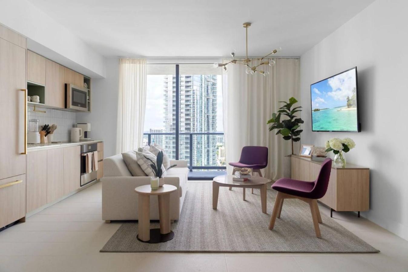 3002 Front Of Kaseya Center , Gym ,pool ,balcony *