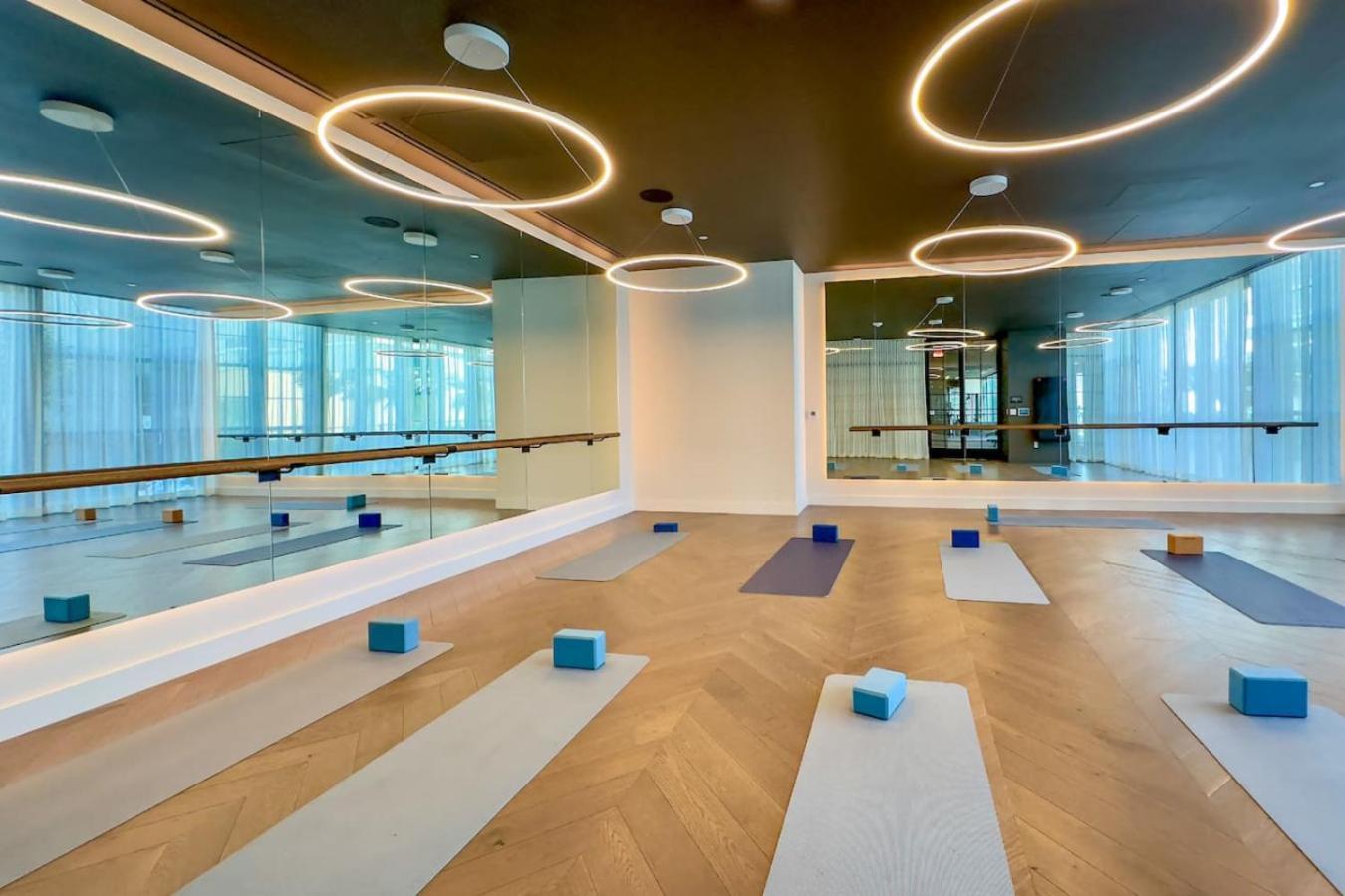 Kaseya Center For 3 People With Pool And Gym. *