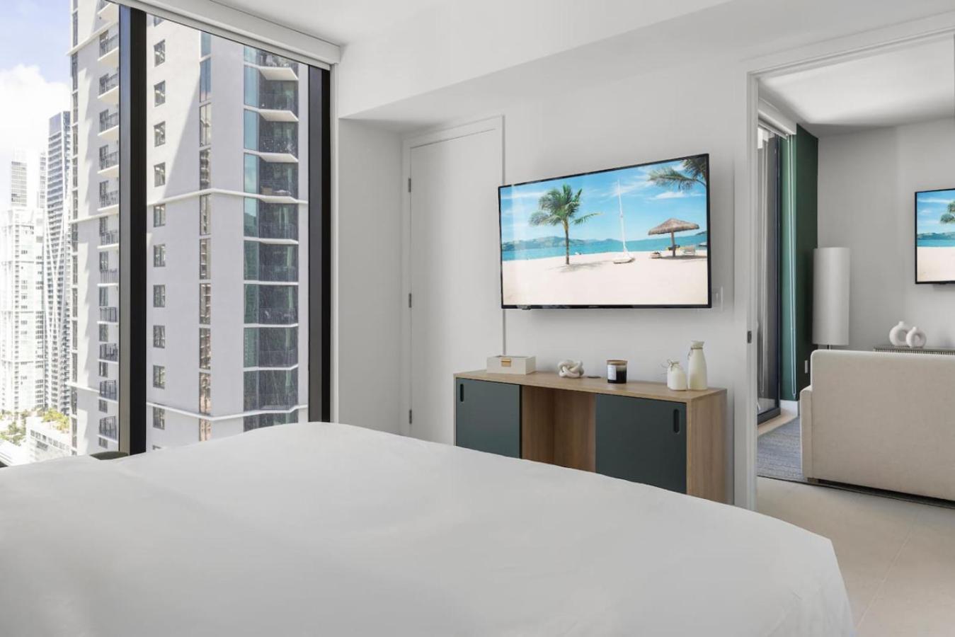 Kaseya Center For 3 People With Pool And Gym. Miami