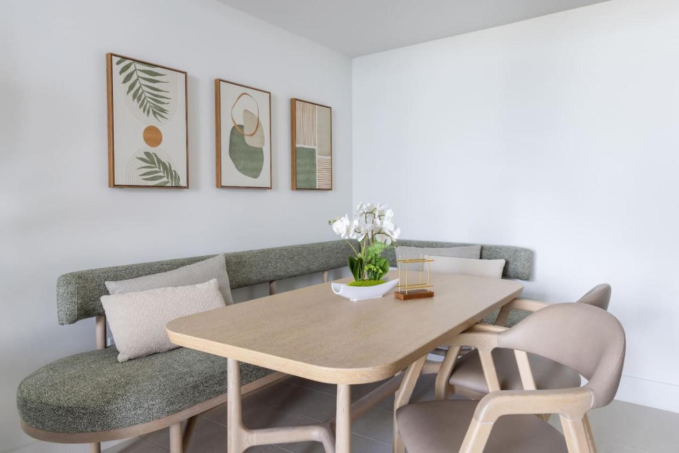 Kaseya Center For 3 People With Pool And Gym.
