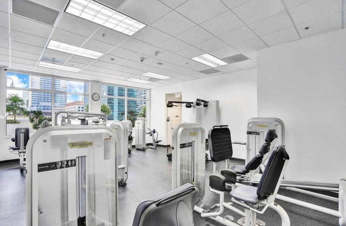 Relax And Stunning View 20th Floor Views Apartment