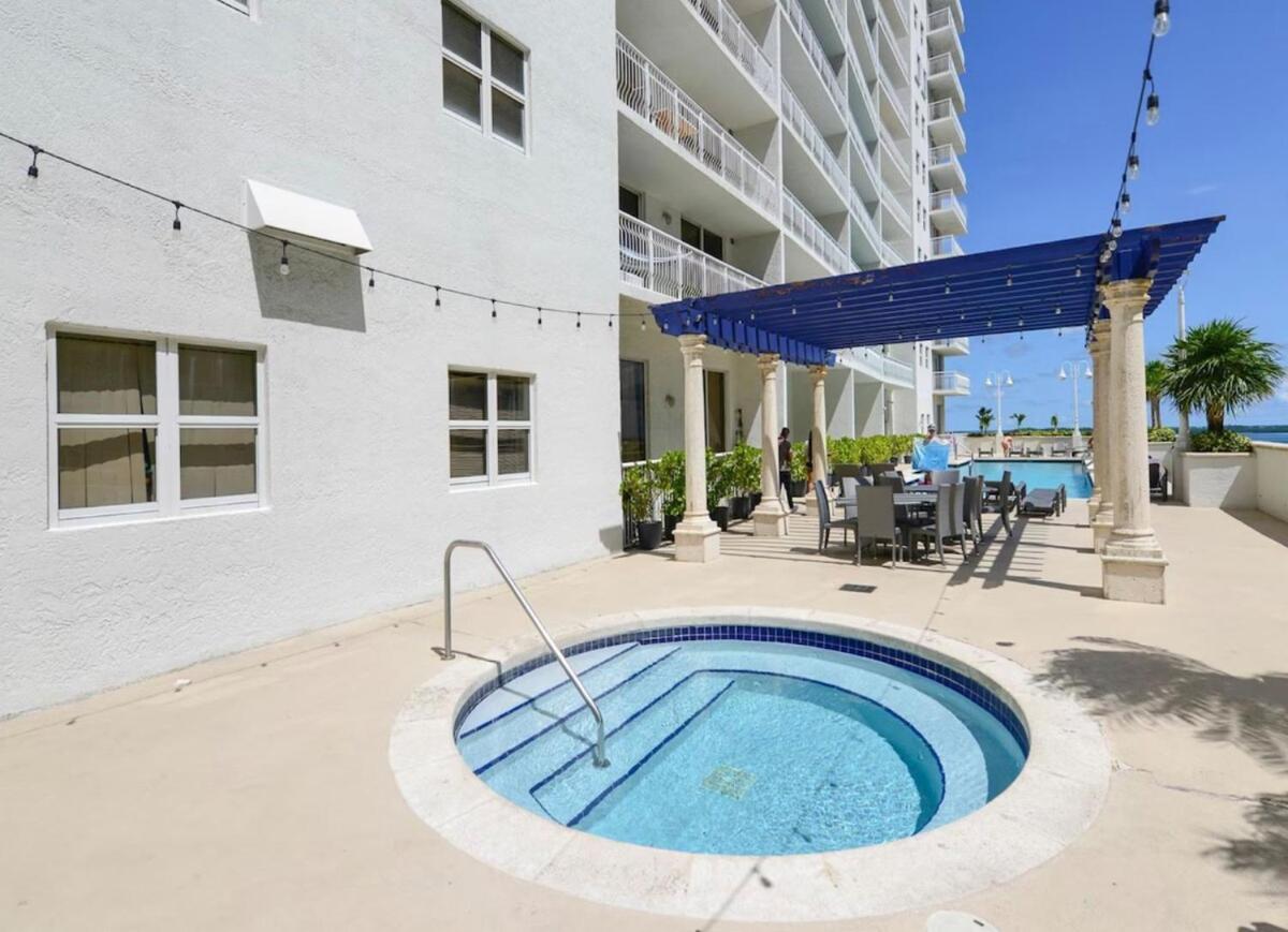 Relax And Stunning View 20th Floor Views Apartment