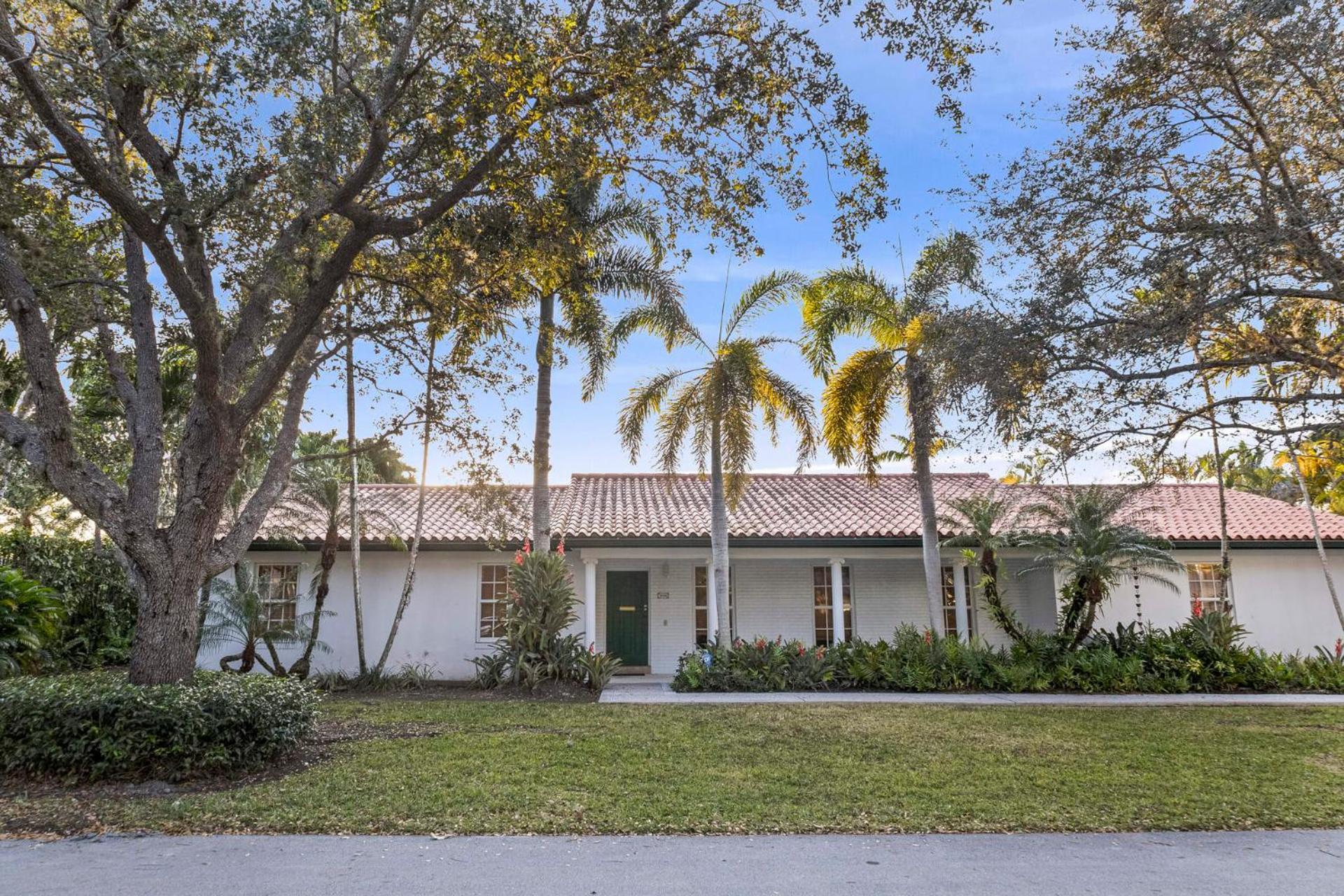 Tranquil Heirloom Hideaway Pool In South * Miami