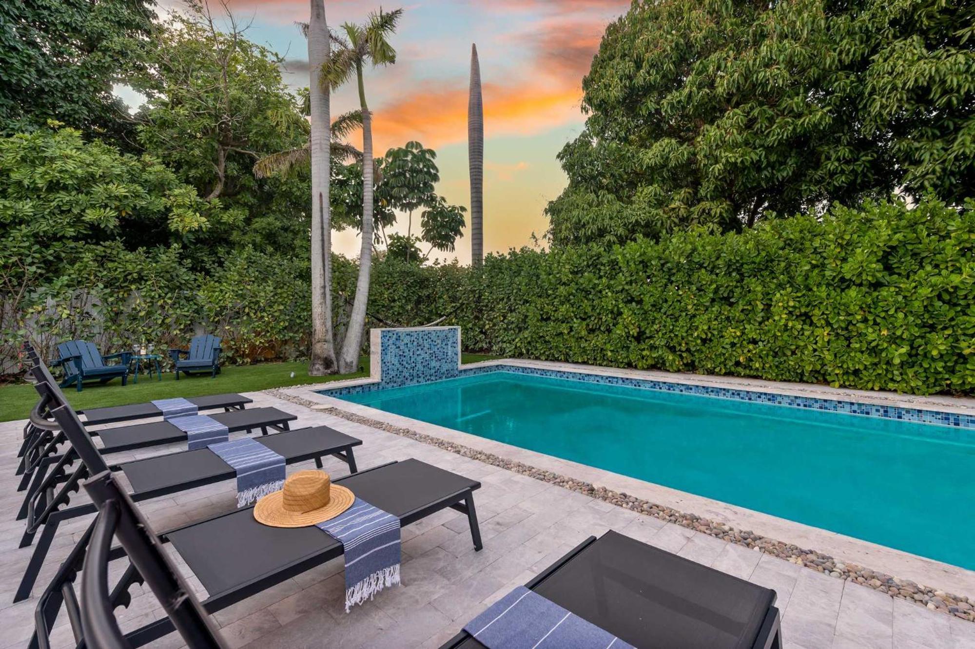 Luxe Heated Pool Fire Pit Games Holiday home