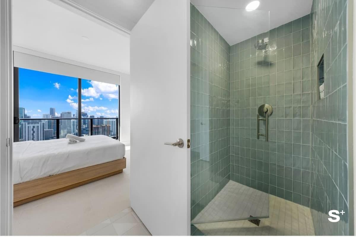Apartment Luxe Retreat Modern 2-br With Water Views